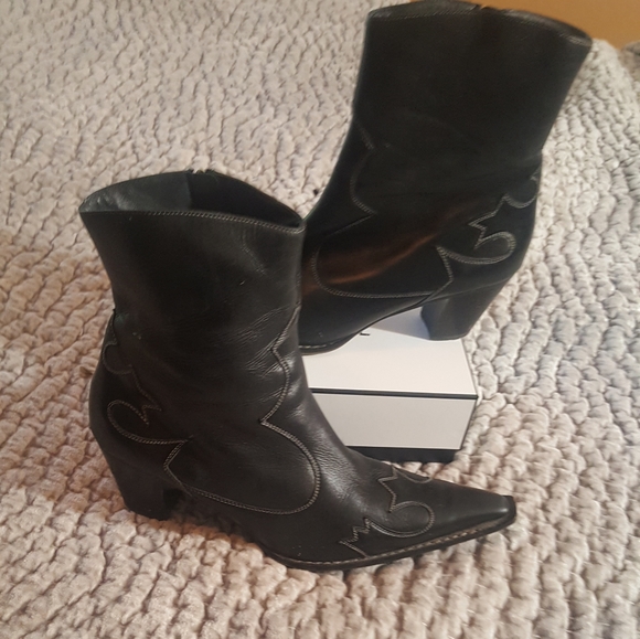 VINTAGE PAUL GREEN Western Cowboy Cowgirl Black Leather Pointed Toe Ankle Boots - Picture 10 of 16